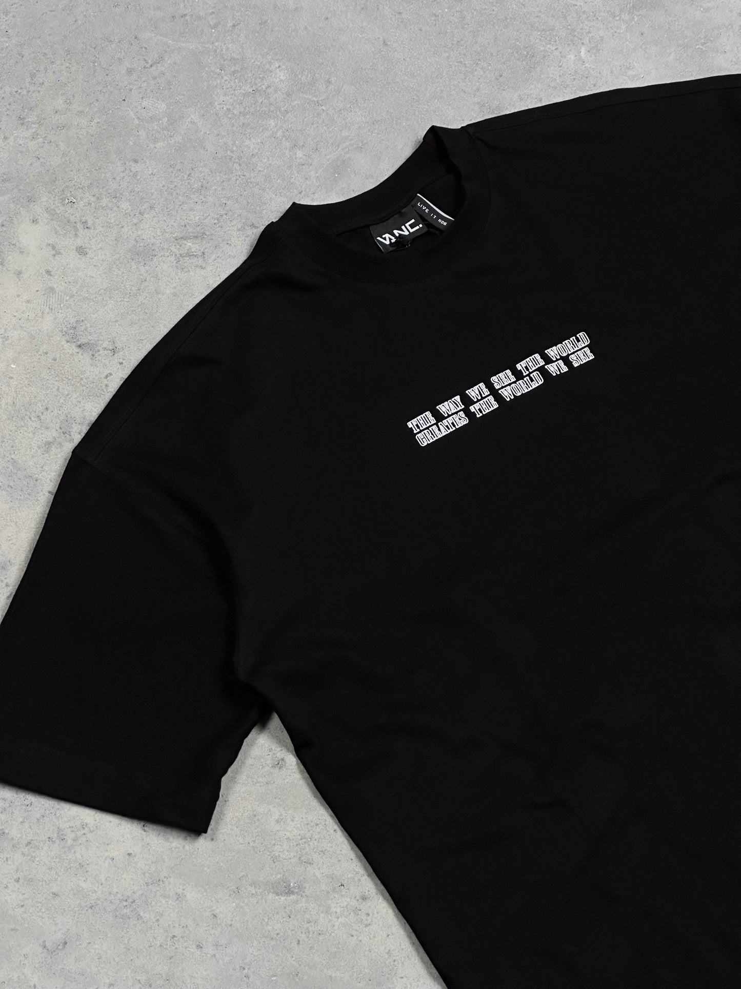 See The World Siyah Oversize T-Shirt
