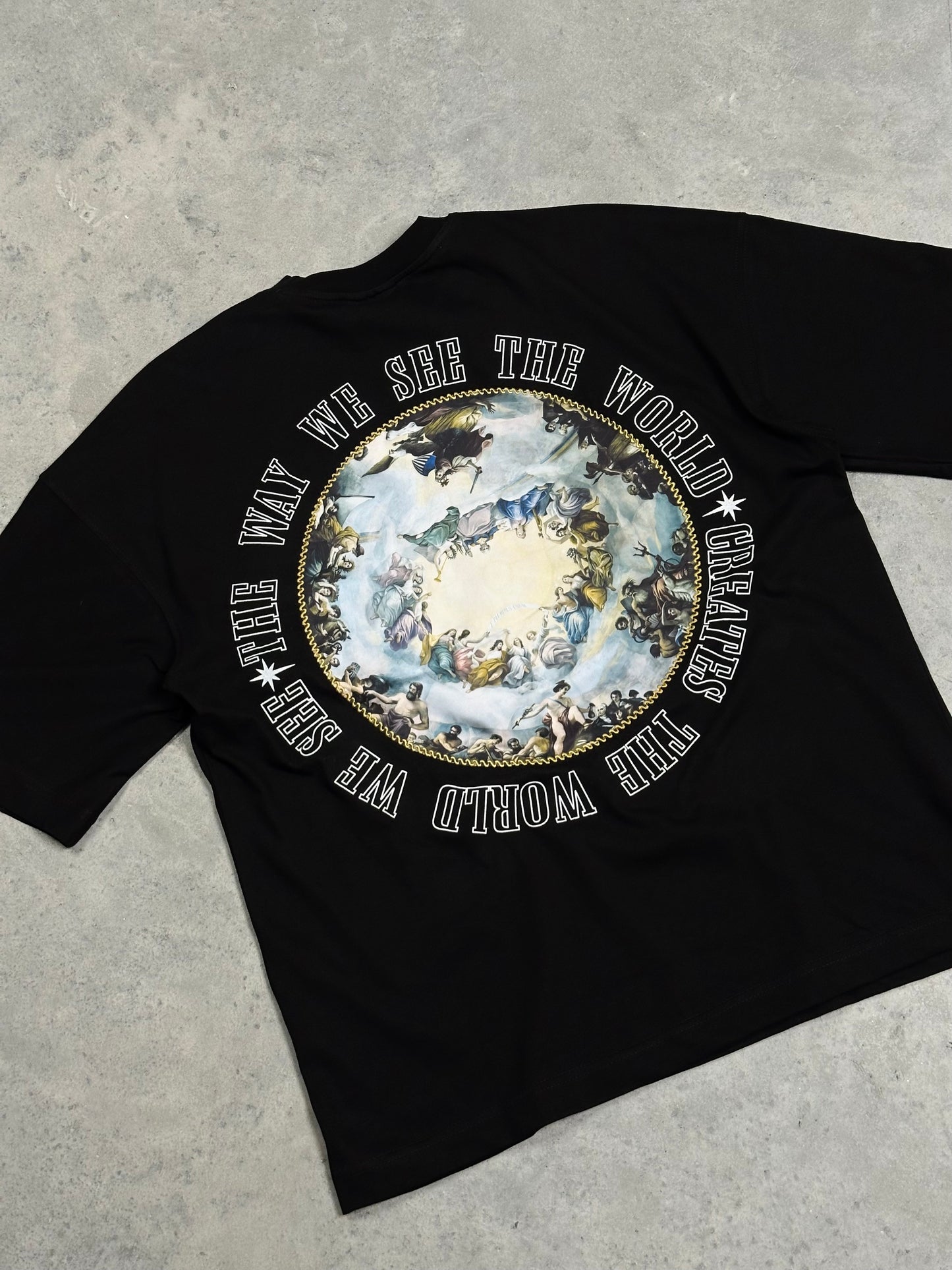 See The World Siyah Oversize T-Shirt