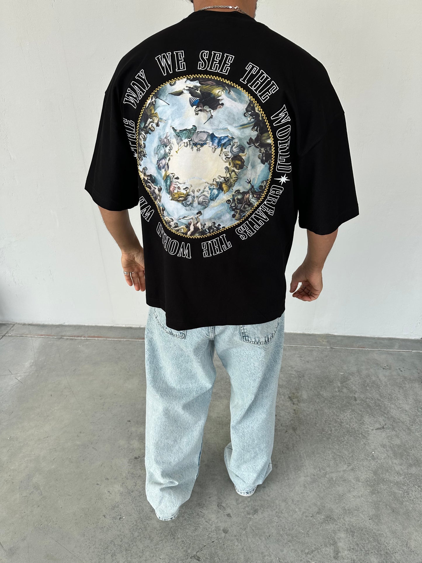 See The World Siyah Oversize T-Shirt